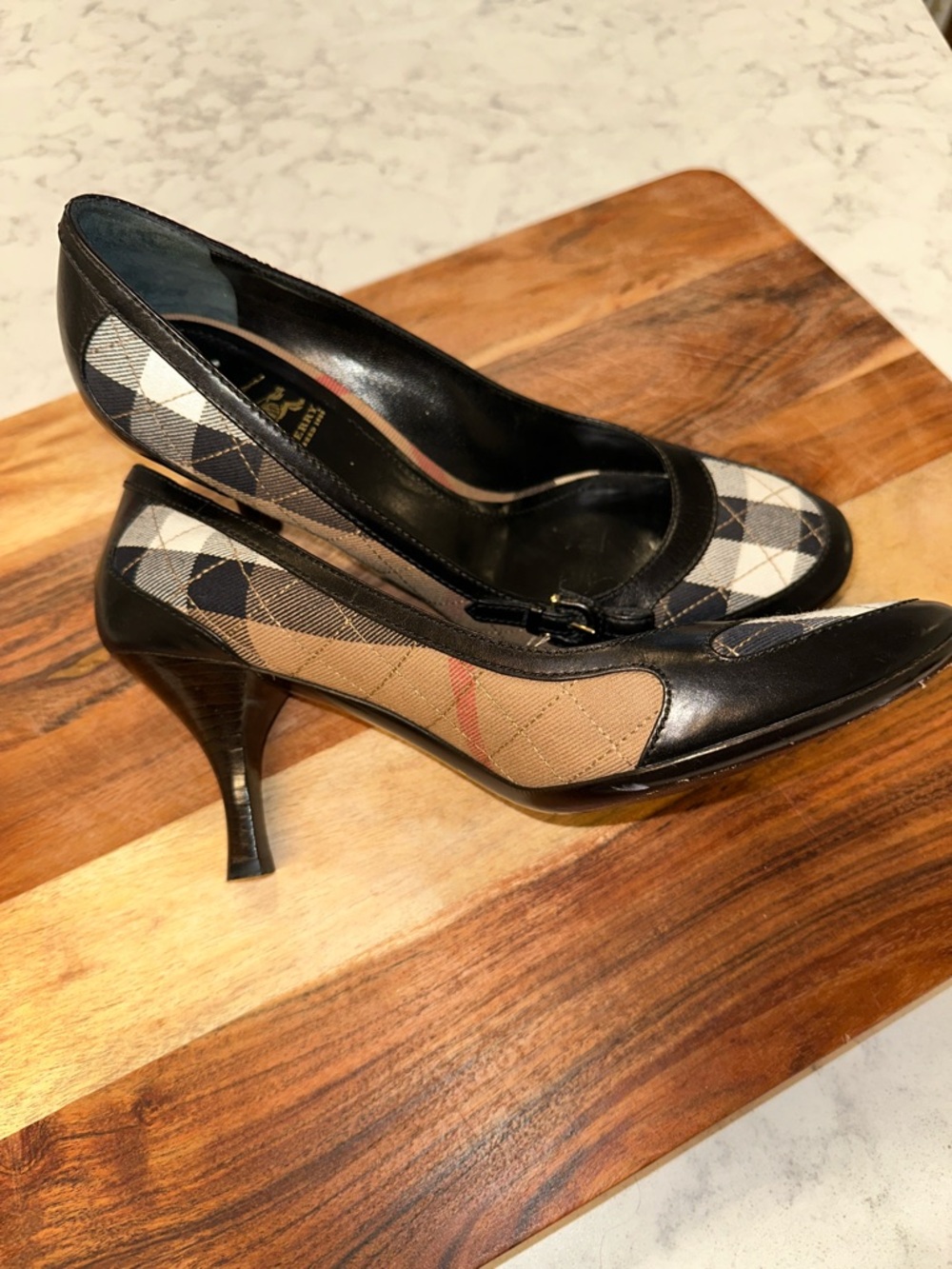 Burberry Black Plaid Leather Heels with Bow Detail - Picture 5 of 6